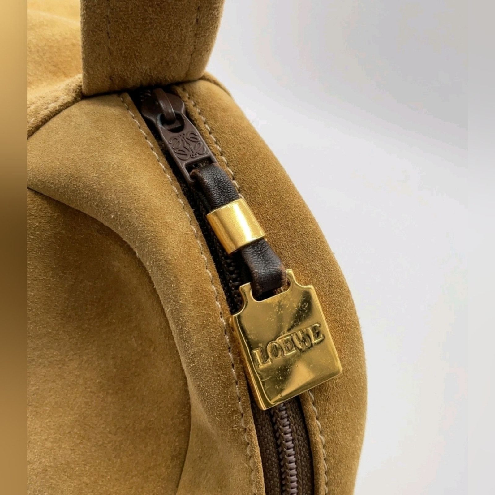Loewe Loewe Anagram Tan Suede Shoulder Bag w/ dust bag Size ONE SIZE - 4 Thumbnail