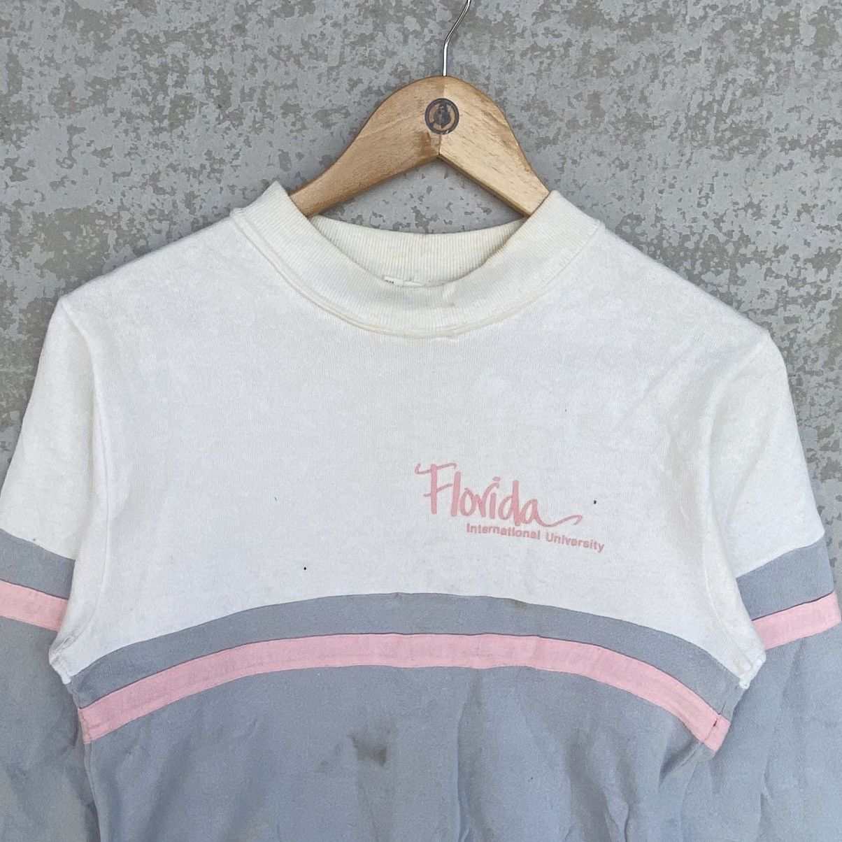 Other Vintage Velva Sheen Small Embroidered Sweatshirt White/Blue Size US L / EU 52-54 / 3 - 4 Thumbnail