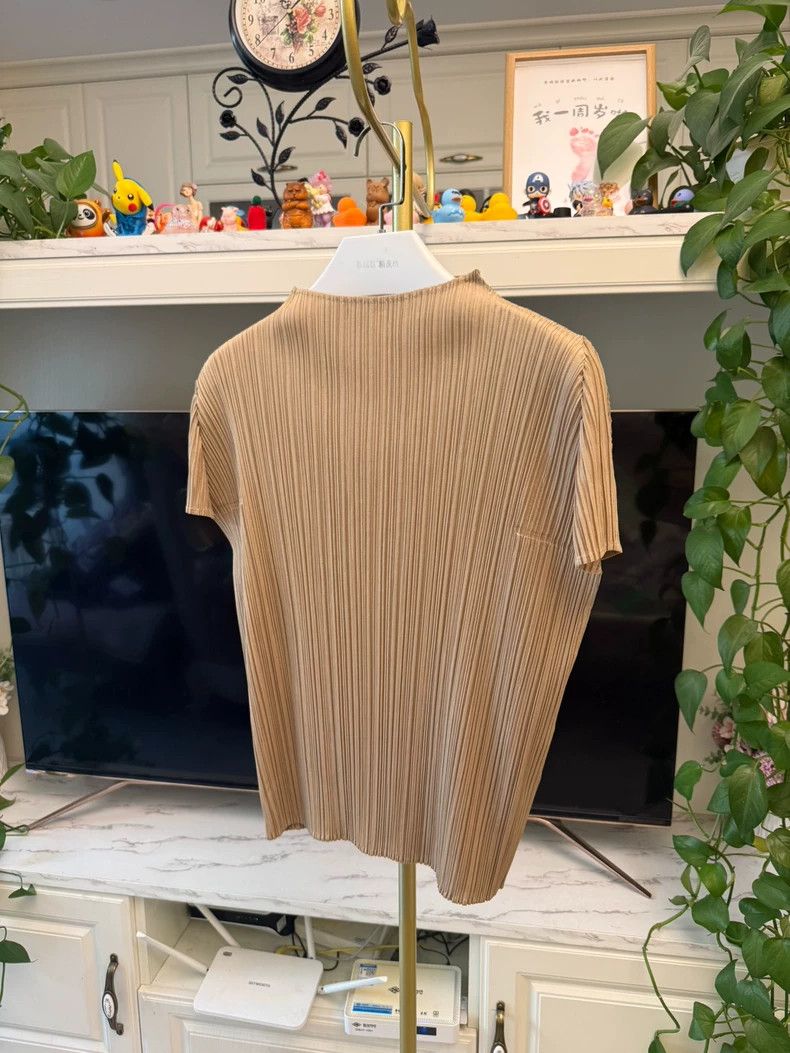 Issey Miyake Issey Miyake size:3 Golden pleated short-sleeved shirt Size XS / US 0-2 / IT 36-38 - 2 Thumbnail