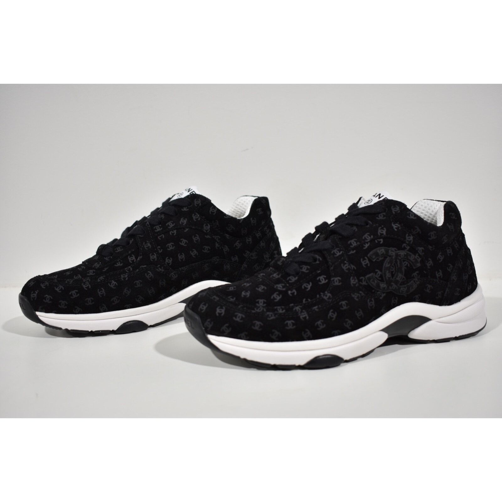 Chanel 22A Printed CC Logo White Flat Runner Trainer Sneaker 38.5 Size US 8.5 / IT 38.5 - 9 Thumbnail