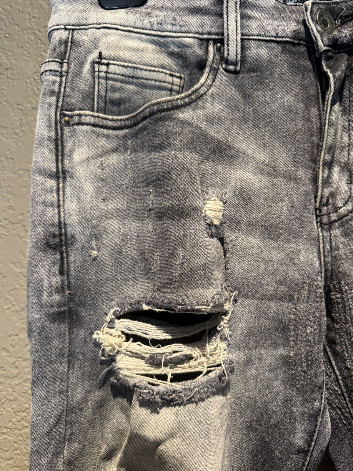 Crysp Denim Grey Distressed Zipper Skinny Crysp Denim Skinny Jeans Size US 30 / EU 46 - 3 Thumbnail