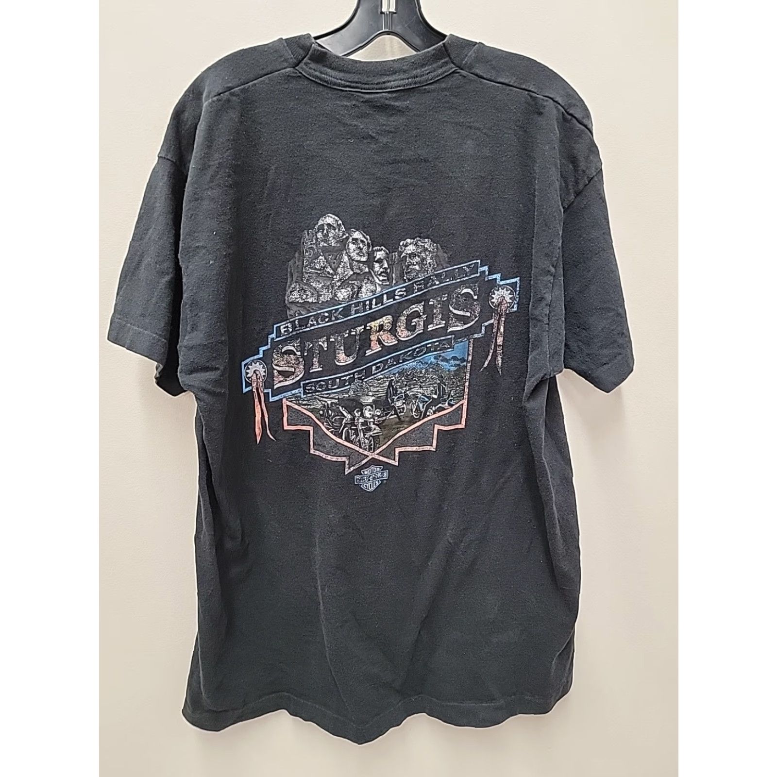 Harley Davidson VINTAGE Harley-Davidson Black Hills Rally Sturgis 1998 Graphic Tee Mens XL Shirt Adult XL Black Graphics 90s Motorcycle Biker Mens Size US XL / EU 56 / 4 - 5 Thumbnail