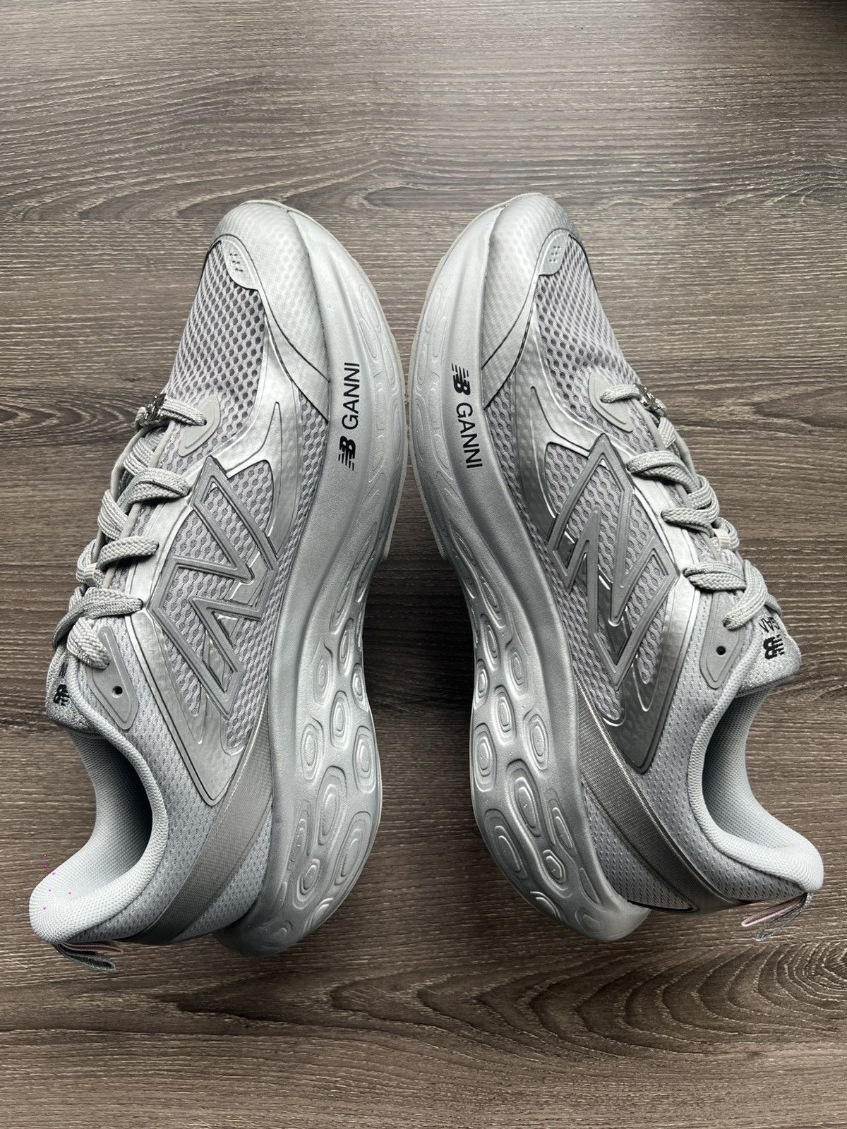 New Balance Size 12 Men’s New Balance GANNI x Fresh Foam Silver Metallic Size US 12 / EU 45 - 4 Thumbnail