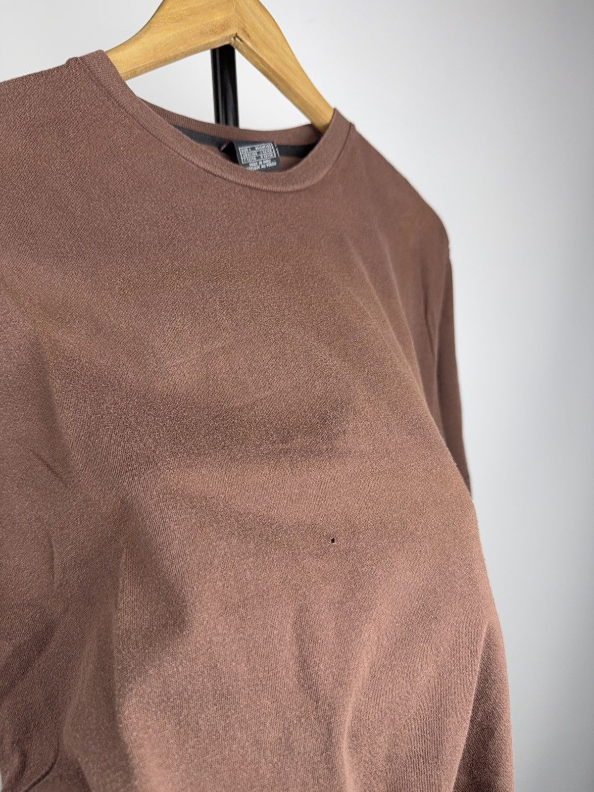 Nike Vintage 90s Nike Faded Mini Swoosh Brown T-Shirt Vintage Y2K Size US L / EU 52-54 / 3 - 5 Thumbnail