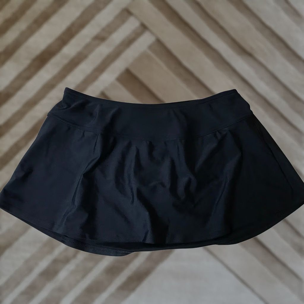 Prana prAna Black Athletic Swim Skirt Wide Waistband Logo Charm Size S Womens Swimsuit Bottom Sporty Modest Quick Dry Size 28" / US 6 / IT 42 - 1 Thumbnail