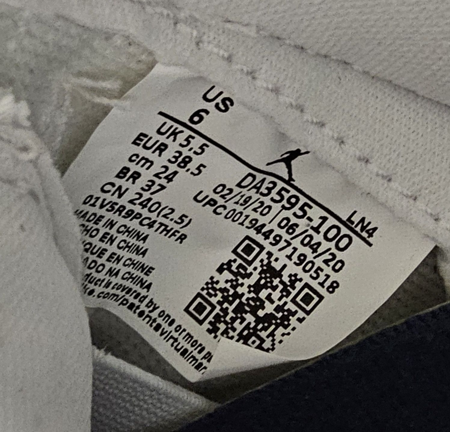 Fragment Design × Jordan Brand JORDAN 3 RETRO FRAGMENT Size US 6 / EU 39 - 2 Thumbnail