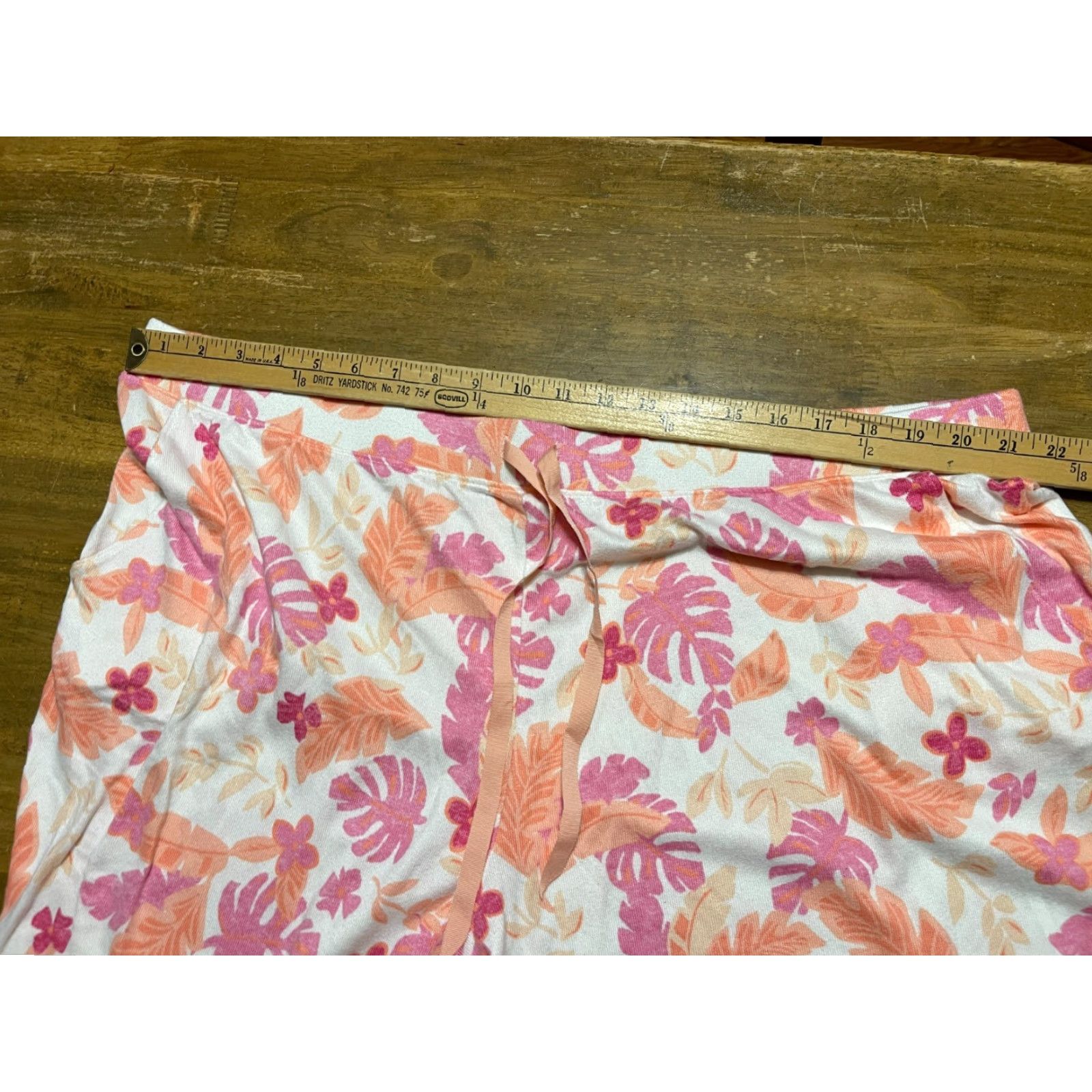 Croft & Barrow Croft & Barrow Shorts Women's Plus 2X Sleep Shorts Floral Multicolor Pink White Orange Size 40" / US 18 - 7 Thumbnail