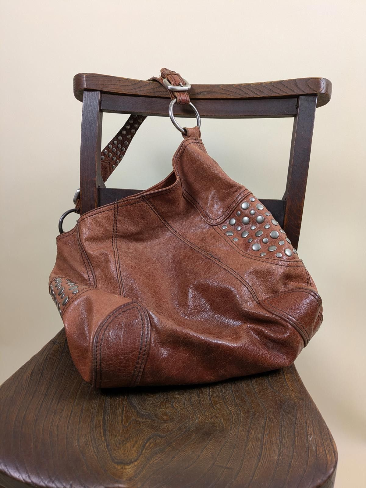 Other 2000's / Y2K brown distressed studded hobo bag Size ONE SIZE - 3 Thumbnail