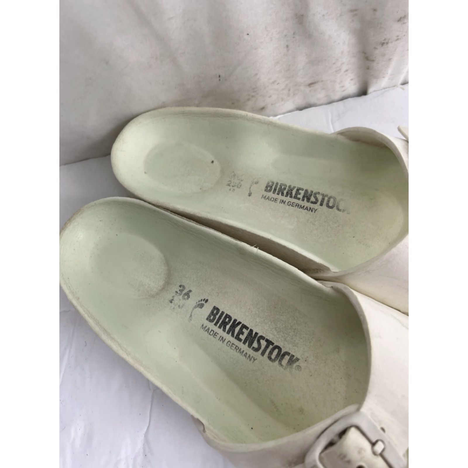 Birkenstock VINTAGE Birkenstock Madrid Sandal White Rubber Buckle 36 EU 5.5 US Womens Slip-On Weekender Shoes Size US 6 / IT 36 - 4 Thumbnail