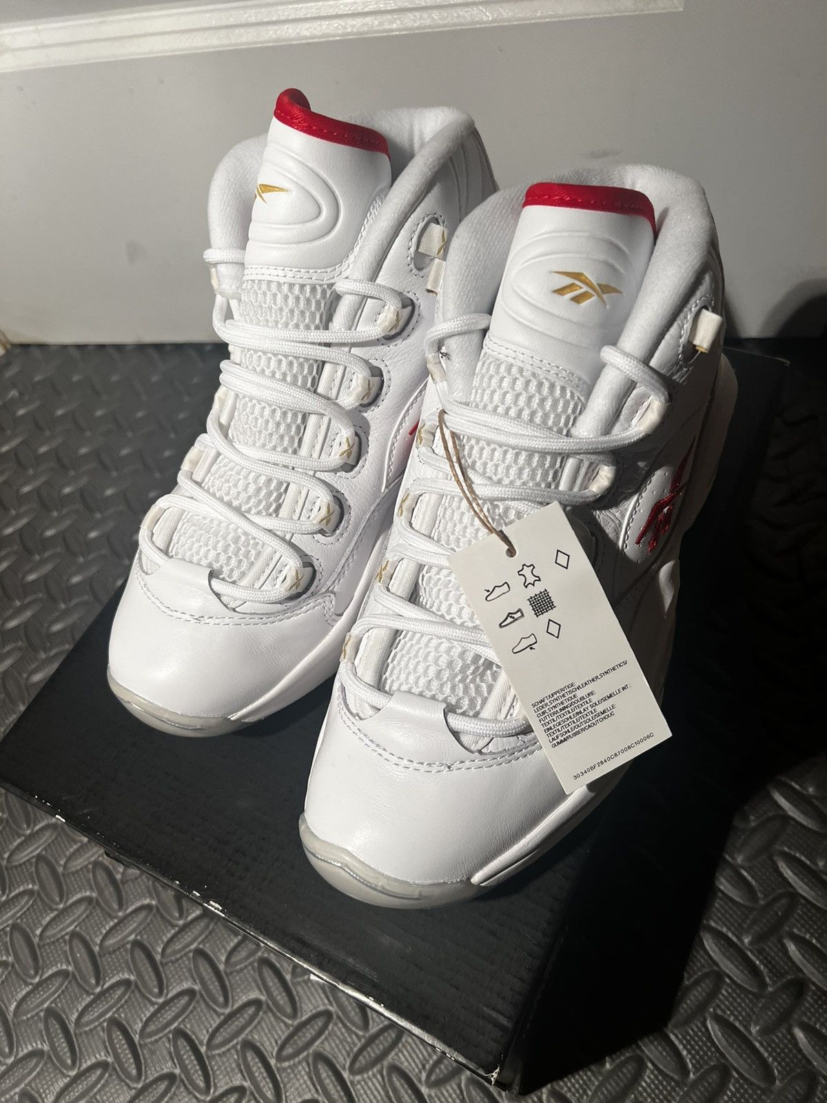 Reebok NEW Reebok Question Mid Red Dr. Jay size 6.5 Shoes Size US 6.5 / EU 39-40 - 4 Thumbnail