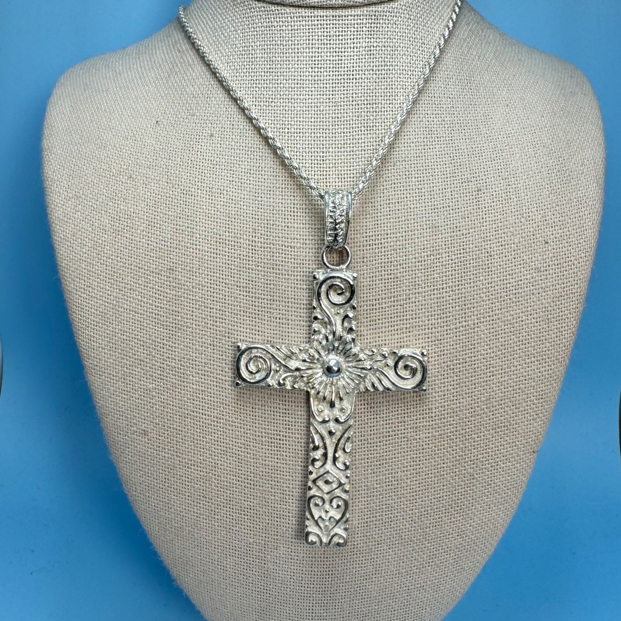 Other VTG Solid Sterling Silver 925 Textured Cross Pendant Necklac Size ONE SIZE - 1 Thumbnail