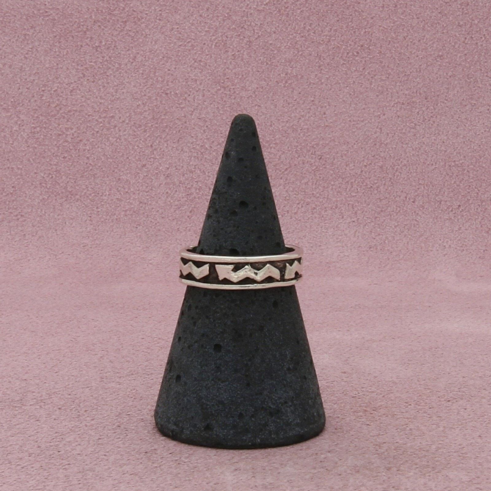 Sterling Silver sterling silver vintage wavy arrow band ring size 6 Size ONE SIZE - 3 Thumbnail