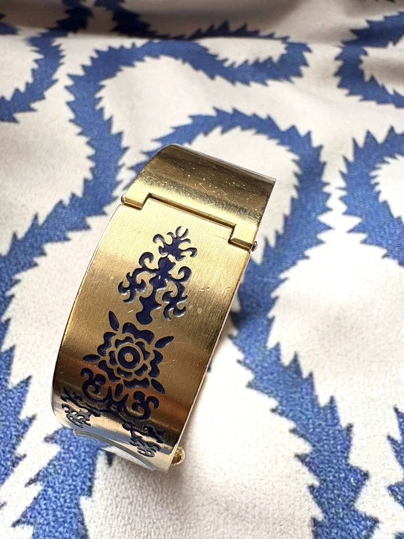 Vivienne Westwood Vivienne Westwood Golden Carved Blue Dial Watch Size ONE SIZE - 5 Thumbnail