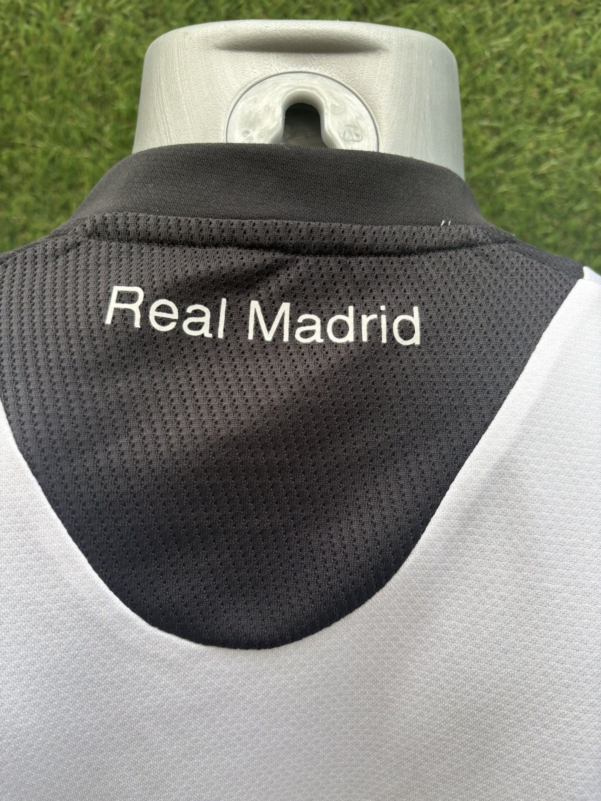 Adidas Jersey training real madrid Size US L / EU 52-54 / 3 - 6 Thumbnail