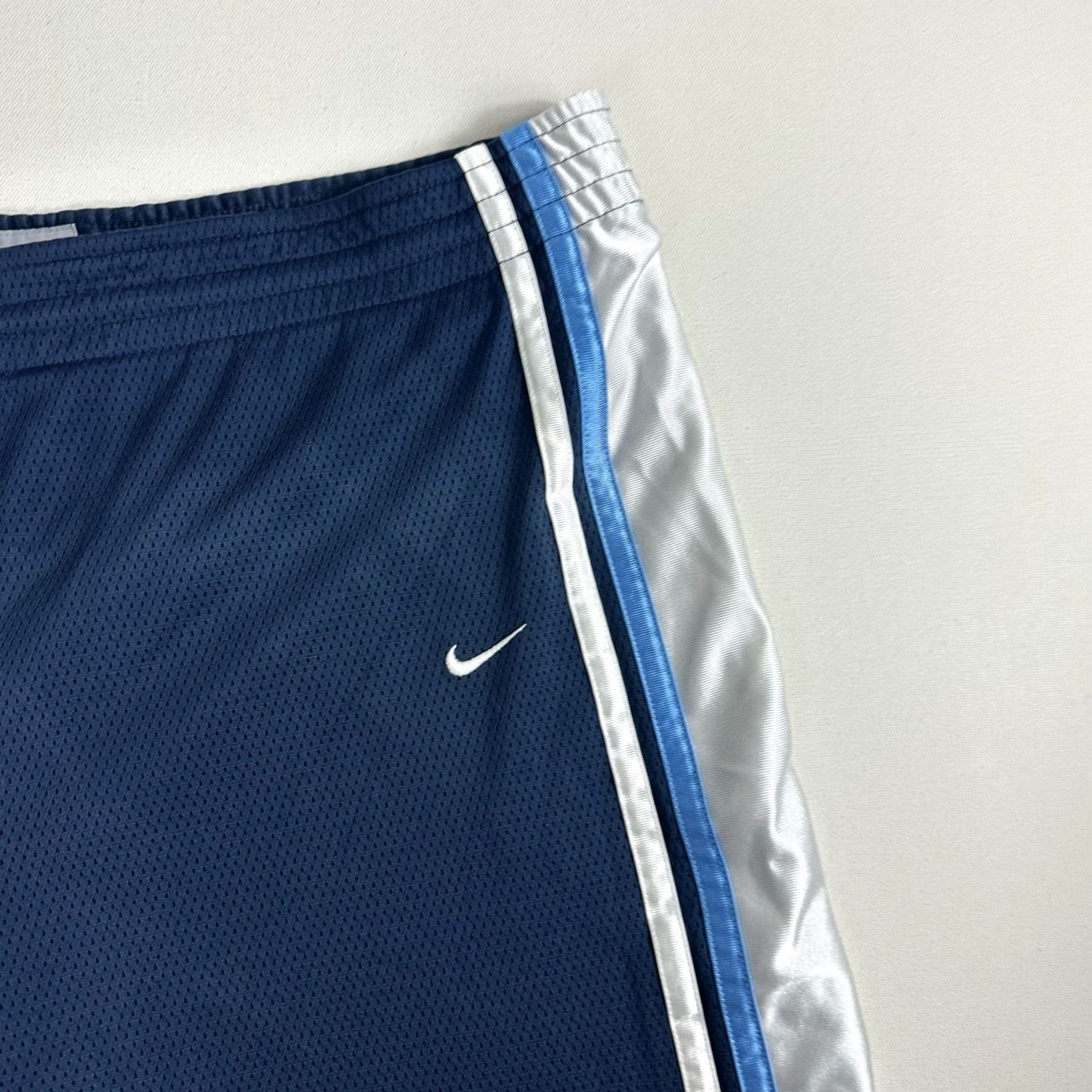 Nike Vintage Nike Basketball Reversible Shorts Mens Size XL Gray Tag Black Active Gym Size US 36 / EU 52 - 5 Thumbnail
