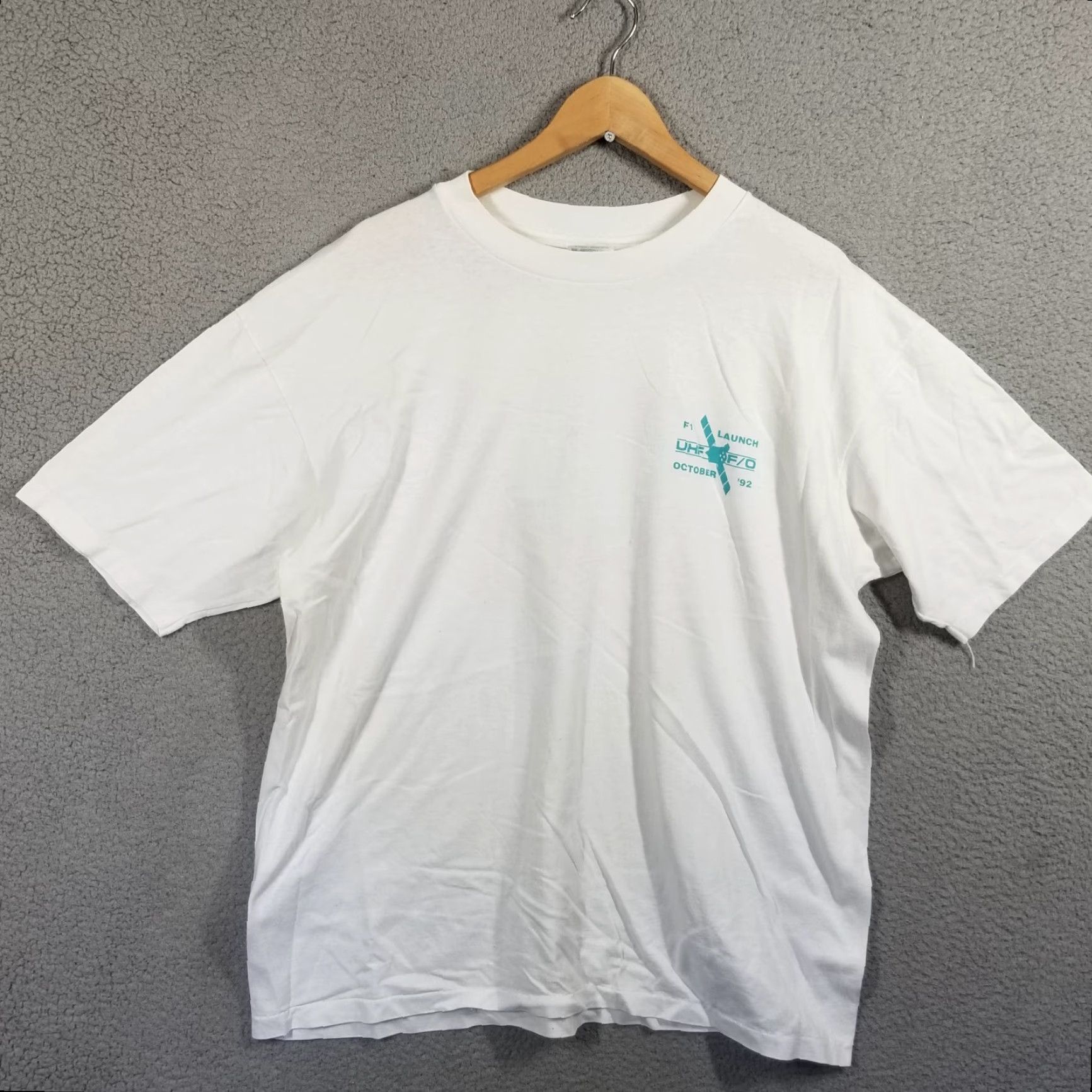 Vintage VINTAGE US Navy Military Communications T-Shirt Men XL White 90s Satellite Launch Logo Nautical Outdoor Size US XL / EU 56 / 4 - 3 Thumbnail
