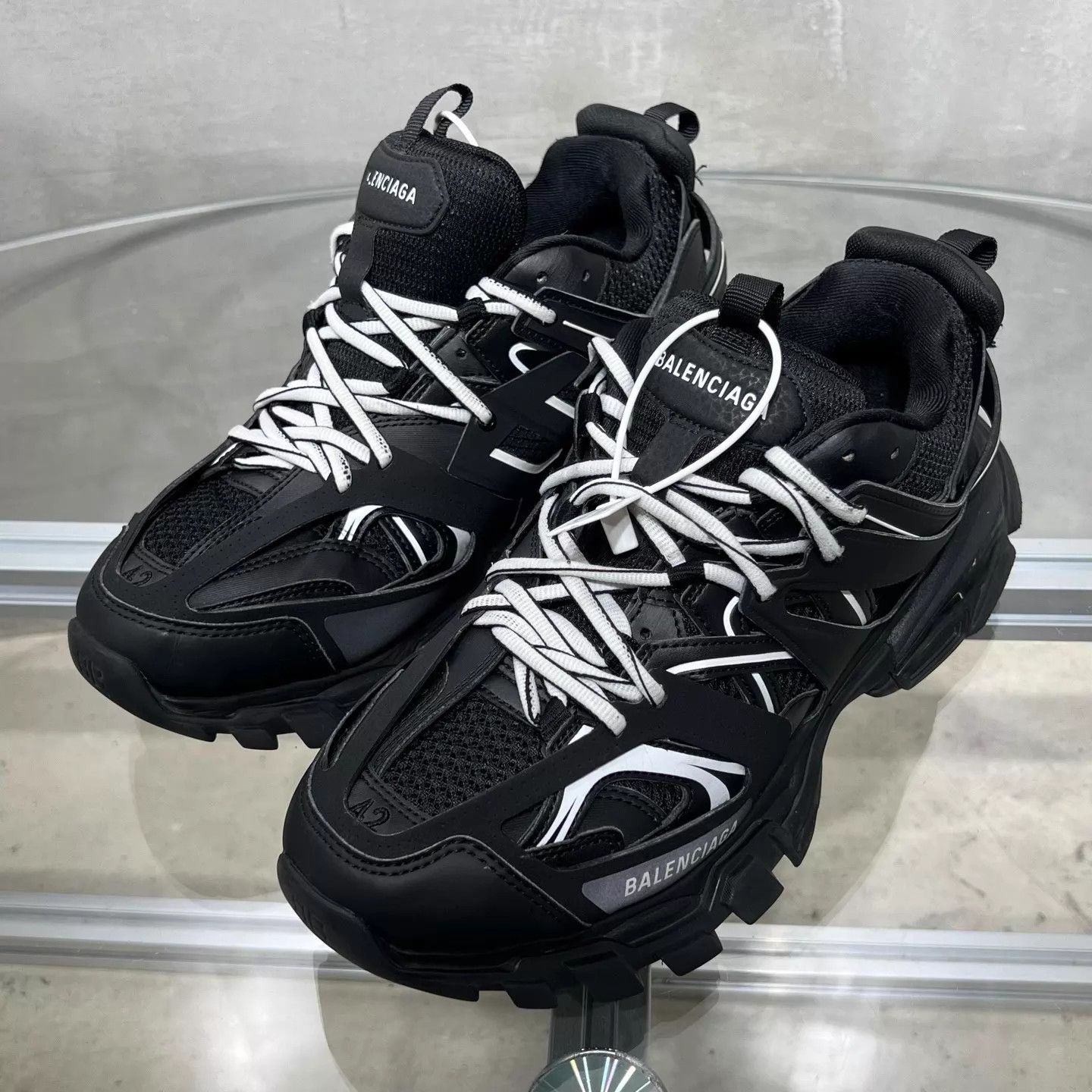 Balenciaga Balenciaga Track Dad Sneaker Black & White Size 42 Size US 9 / EU 42 - 2 Thumbnail
