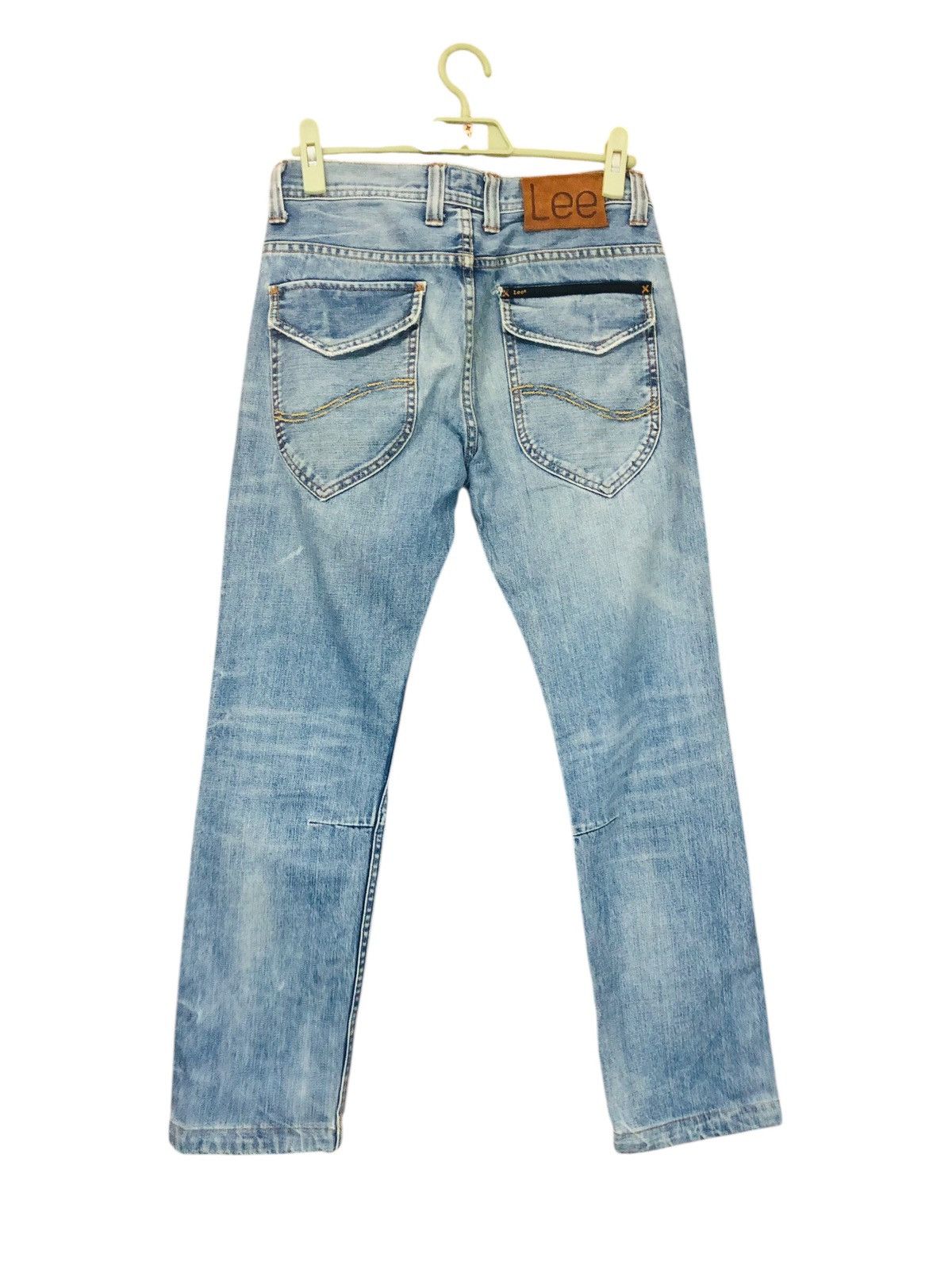 Lee Distressed Lee jeans Size US 30 / EU 46 - 2 Thumbnail