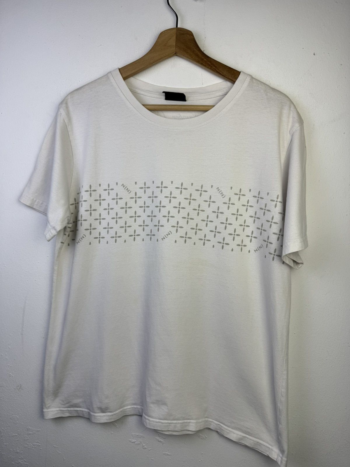 Number (N)ine Number (N)ine x Marlboro monogram t-shirt in white. Size US L / EU 52-54 / 3 - 3 Thumbnail