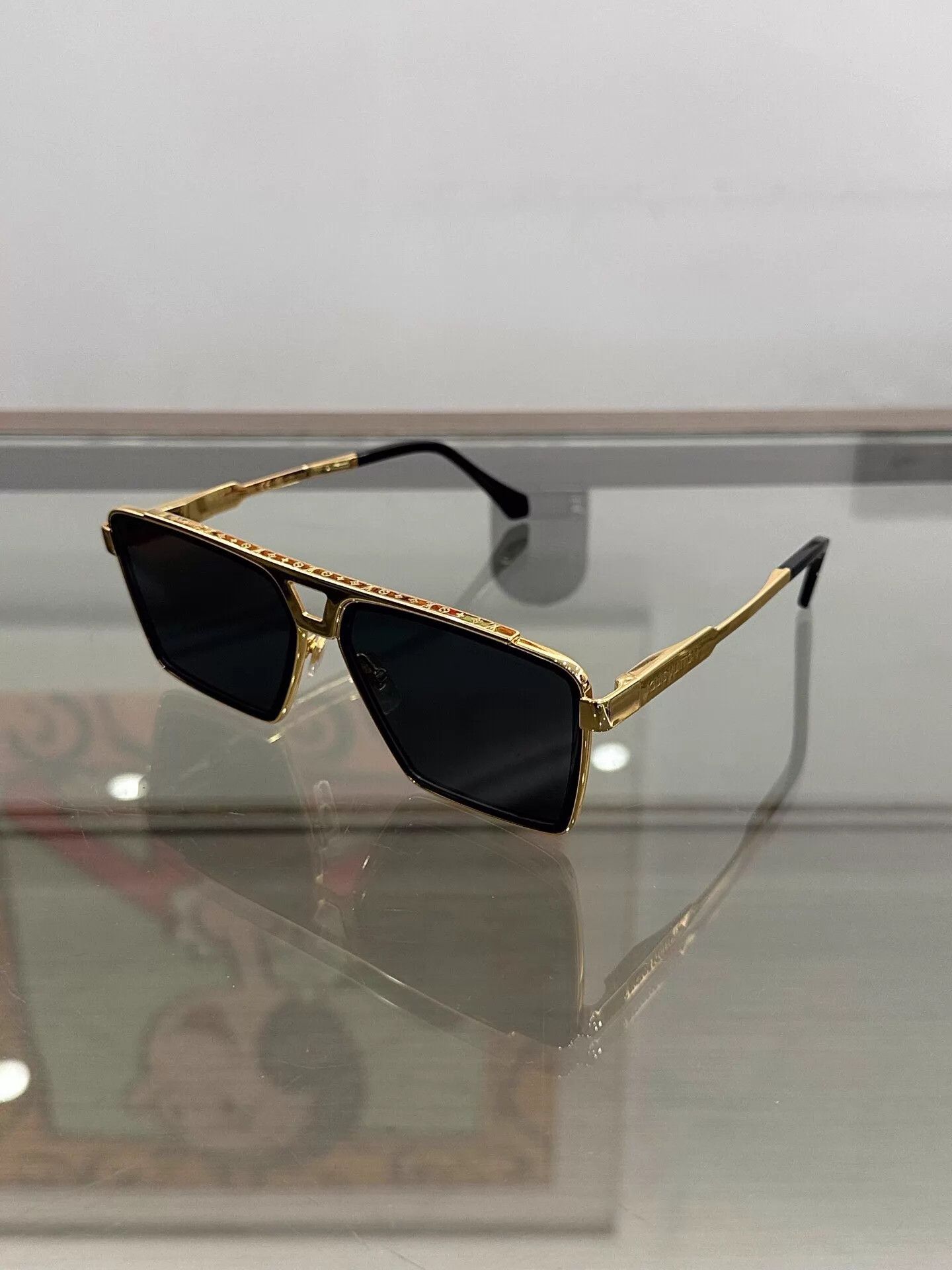 Louis Vuitton LV Monogram Logo Gold Sunglasses Size ONE SIZE - 1 Thumbnail