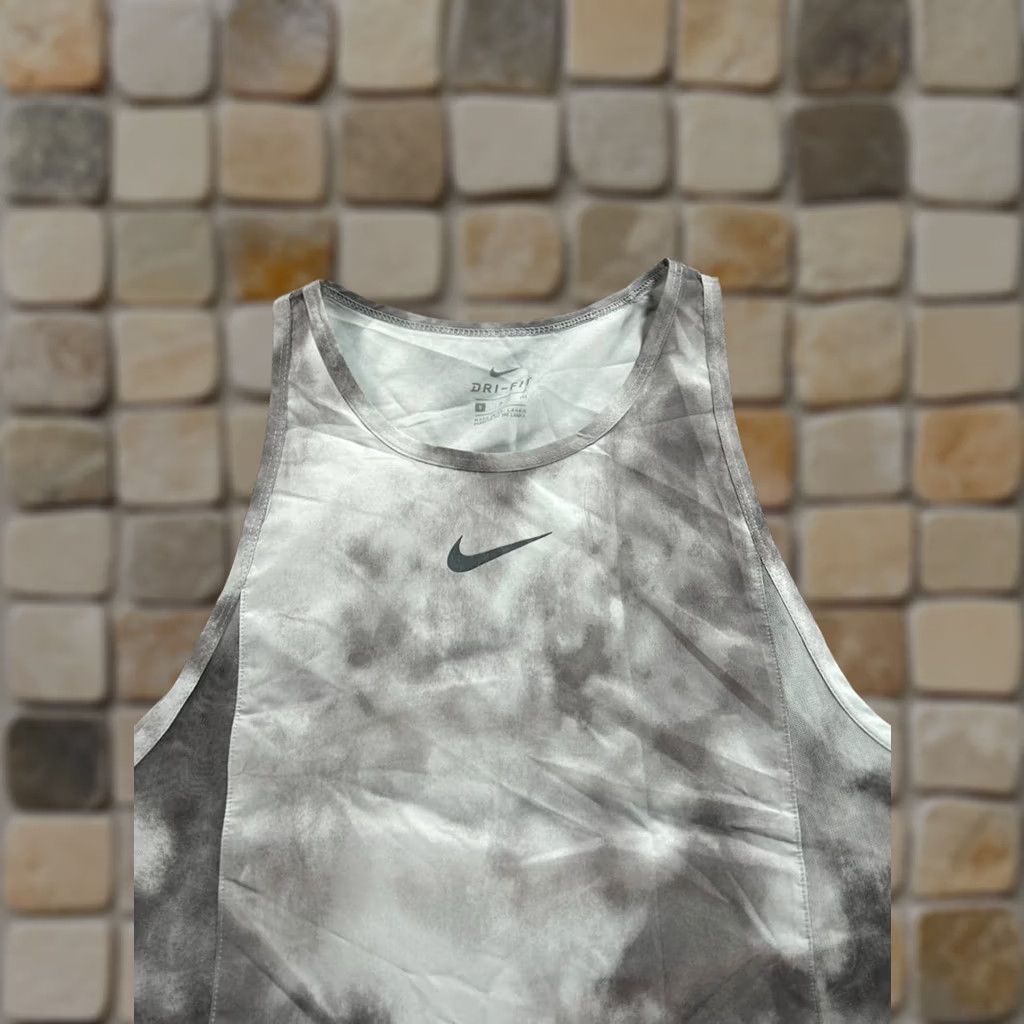 Nike Nike Shirt Womens Small Gray Dri-Fit Pullover Size S / US 4 / IT 40 - 1 Thumbnail
