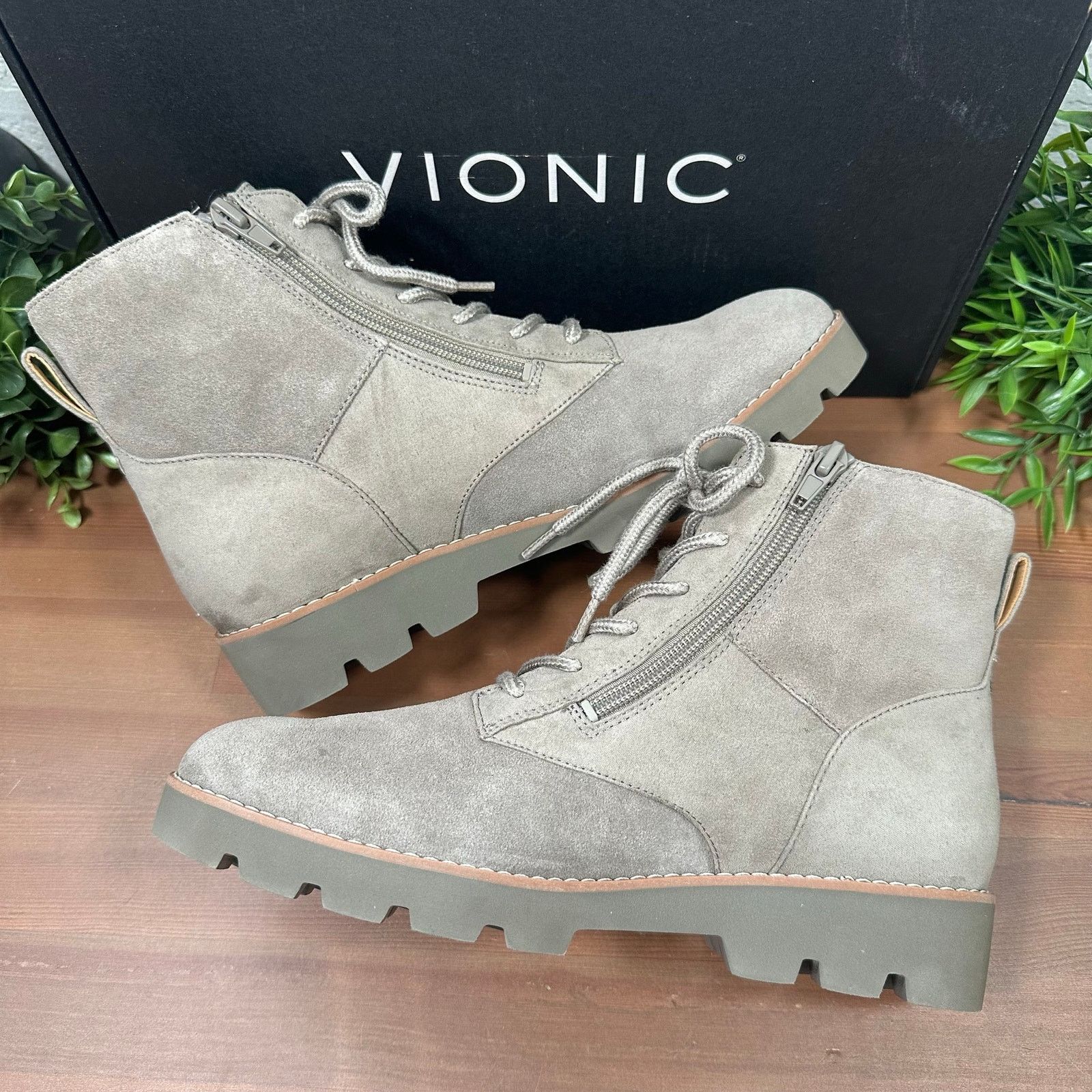 Vionic Vionic Larson Wide Water Repellent Suede Lace-Up Ankle Boots Size US 7.5 / IT 37.5 - 7 Thumbnail