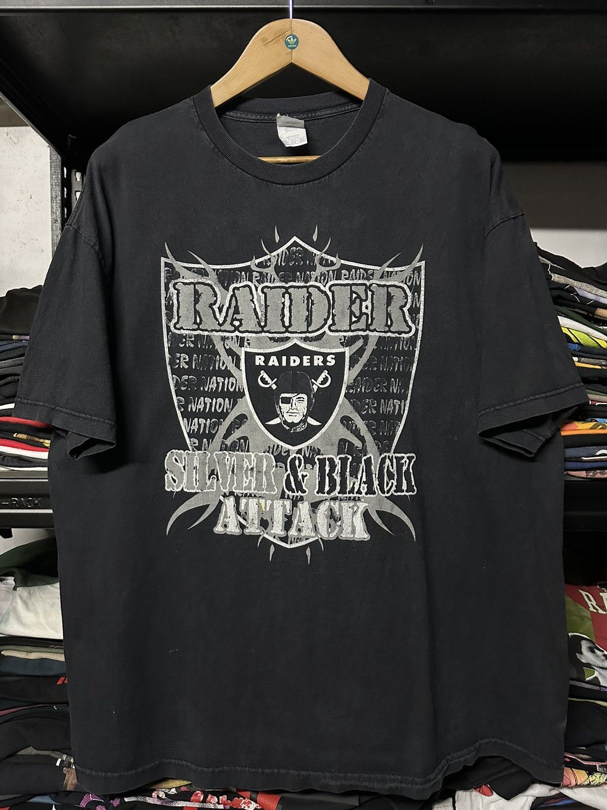 NFL × Vintage Thrashed Vintage Raider Silver & Black Attack Faded Tee Size US XXL / EU 58 / 5 - 1 Thumbnail