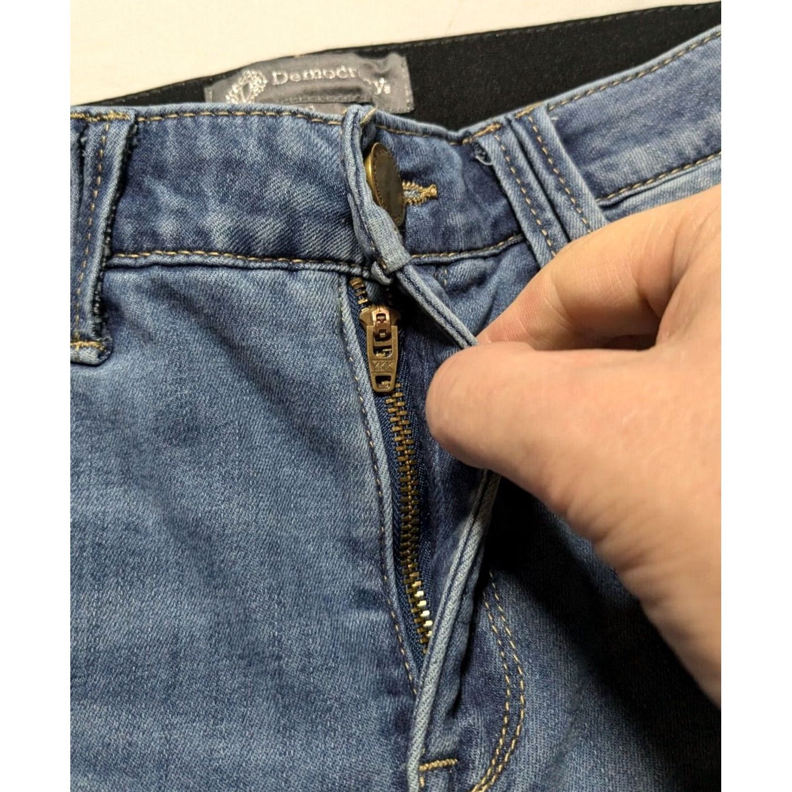 Vintage DEMOCRACY AB' TECHNOLOGY Women Size 8 Cutout Hem Lyocell Stretch Denim Jeans Shirt? Size 30" / US 8 / IT 44 - 6 Thumbnail