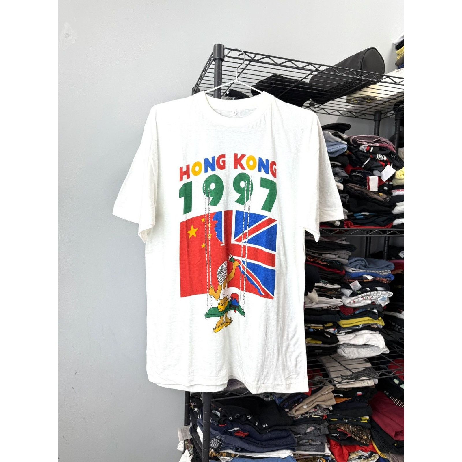 Vintage 1997 Rare! Vintage Hong Kong War China United Kingdom Tee Size US M / EU 48-50 / 2 - 1 Thumbnail