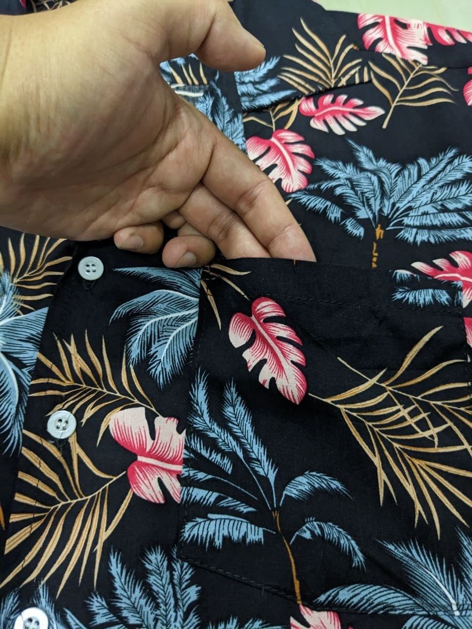 Sun Surf Sun Surf Ramayana 100% Rayon ButtonUp Hawaii Tropicana Shirt Size US S / EU 44-46 / 1 - 6 Thumbnail