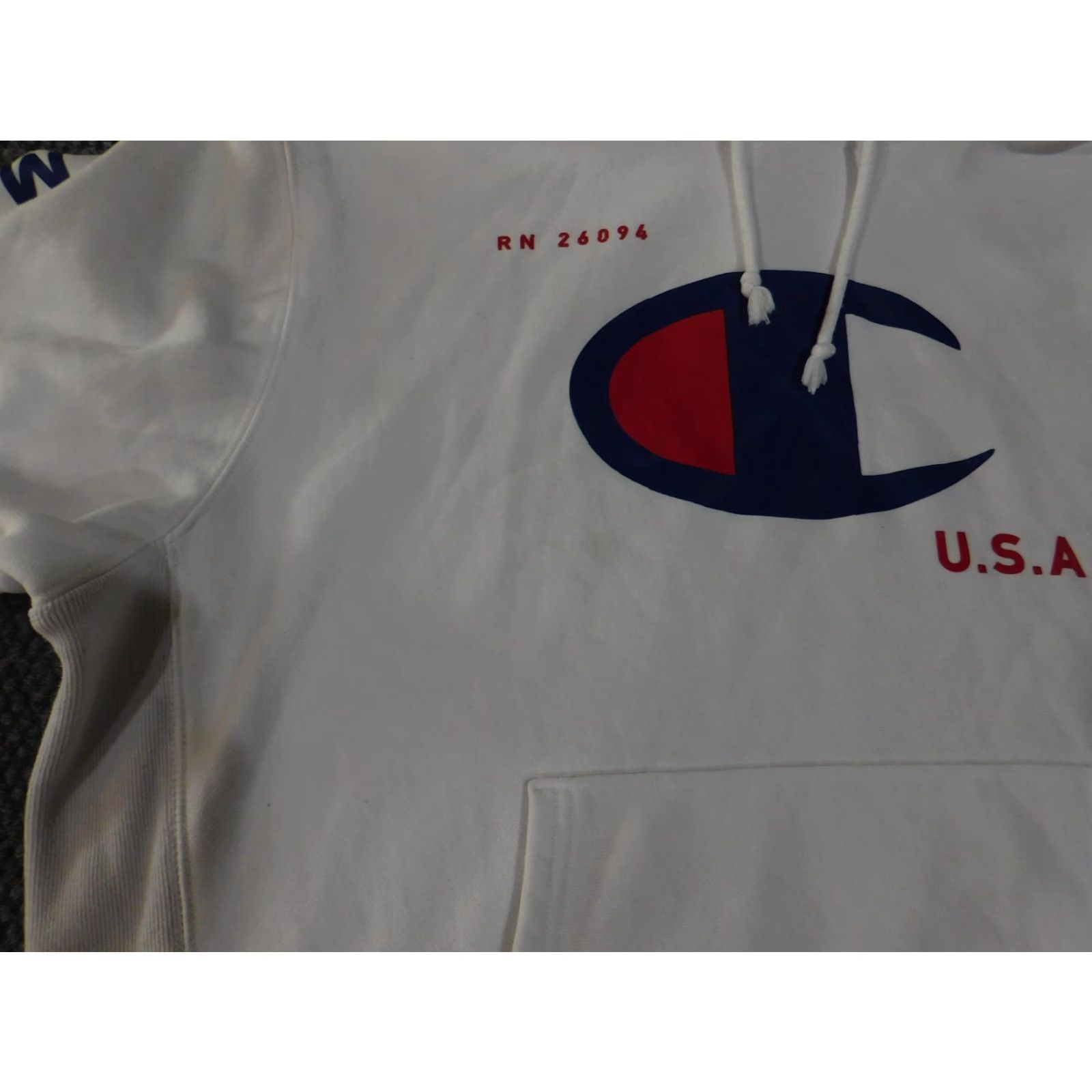 Champion VINTAGE Champion Hoodie Mens Large White Reverse Weave USA Red Blue Logo RWSS Pullover Size US L / EU 52-54 / 3 - 5 Thumbnail