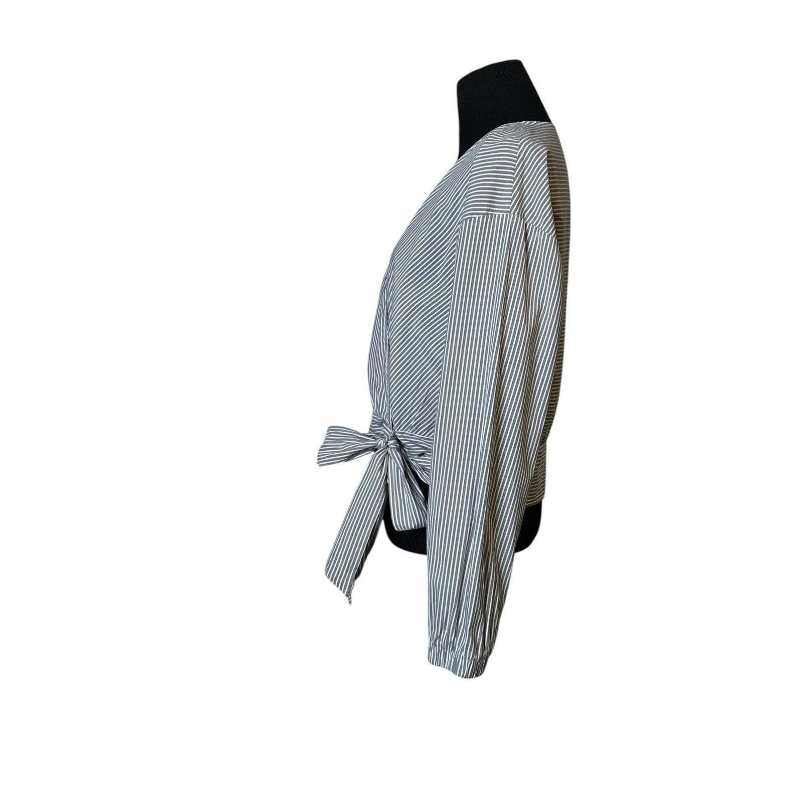 Mossimo Mossimo gray white stripes wrap blouse size Small Size S / US 4 / IT 40 - 9 Thumbnail