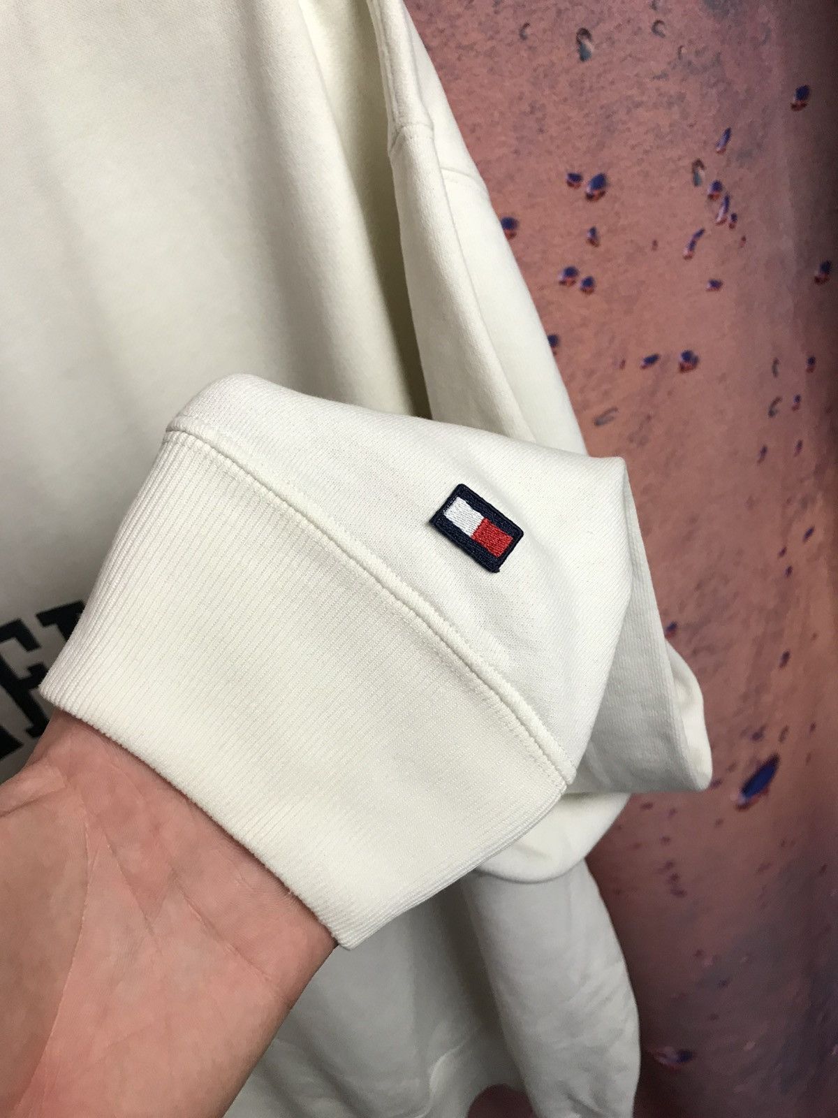 Tommy Hilfiger Vintage Tommy Hilfiger streetwear sweatshirt Size US L / EU 52-54 / 3 - 4 Thumbnail