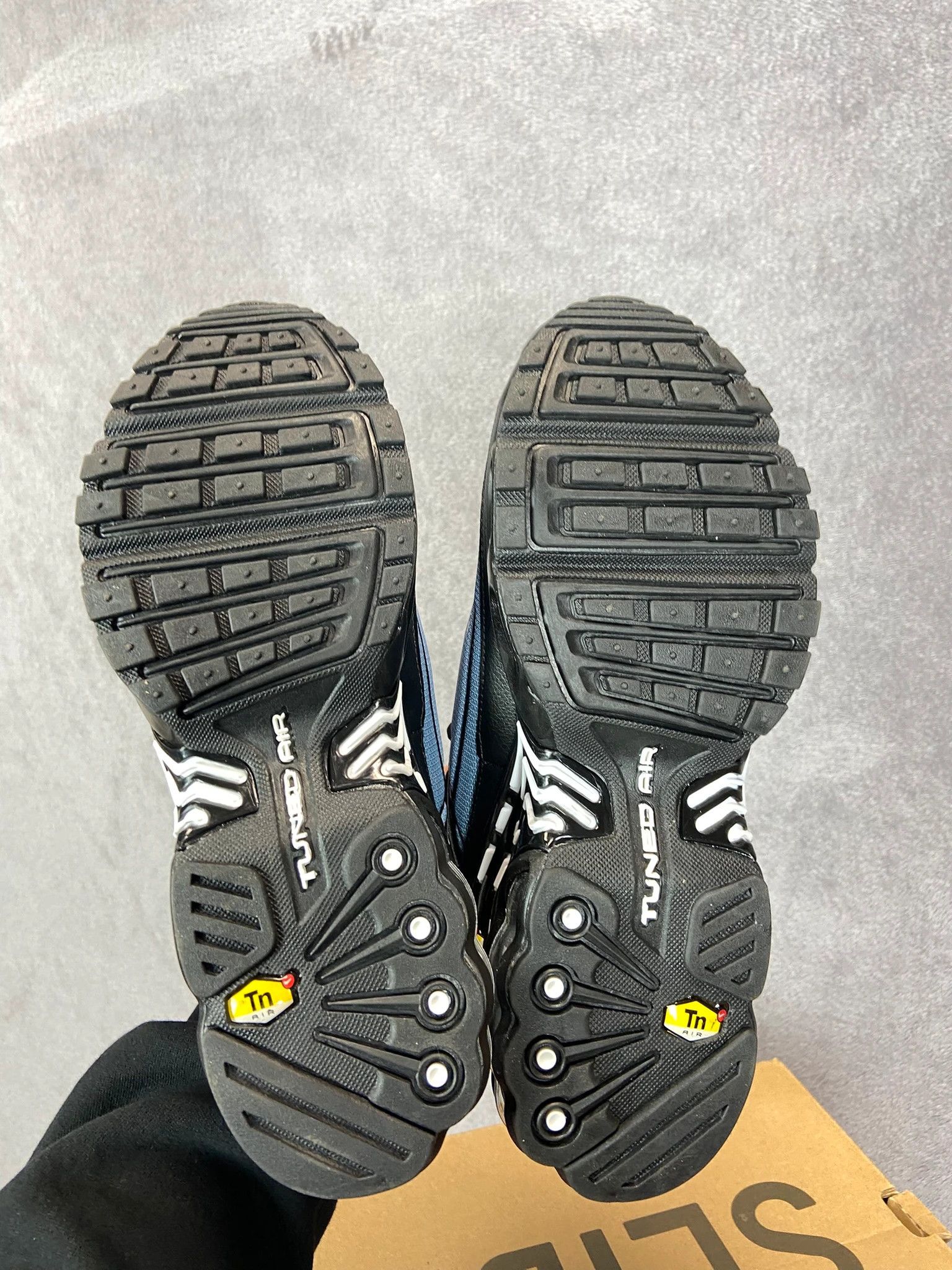 Nike Nike TN Air Max Plus White Sneakers Size 40 Size US 7 / EU 40 - 6 Thumbnail