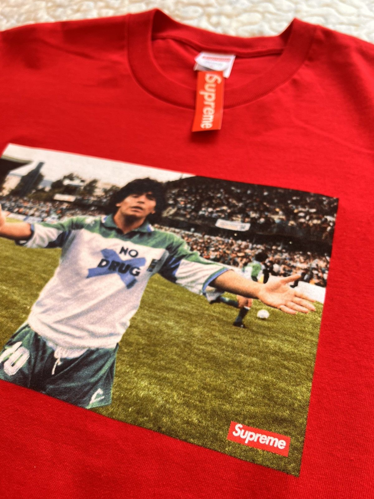 Supreme M Supreme x Diego Maradona photo tee Tshirt red box logo Size US M / EU 48-50 / 2 - 6 Thumbnail