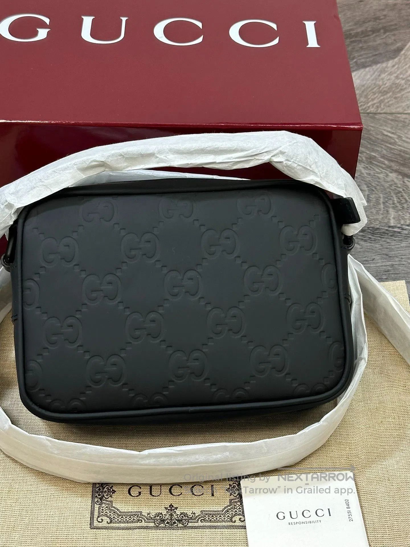 Gucci Gucci Black Embossed Logo Camera Bag. Size ONE SIZE - 3 Thumbnail