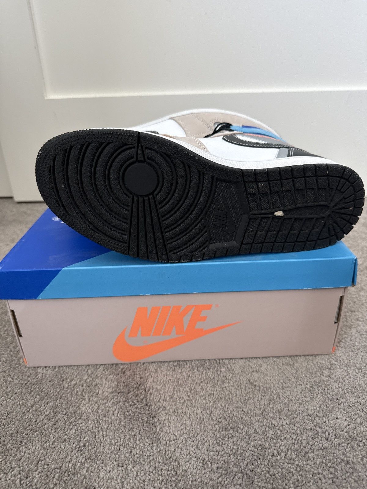 Nike Nike Air Jordan 1 Retro High OG Prototype Size US 8.5 / EU 41-42 - 6 Thumbnail