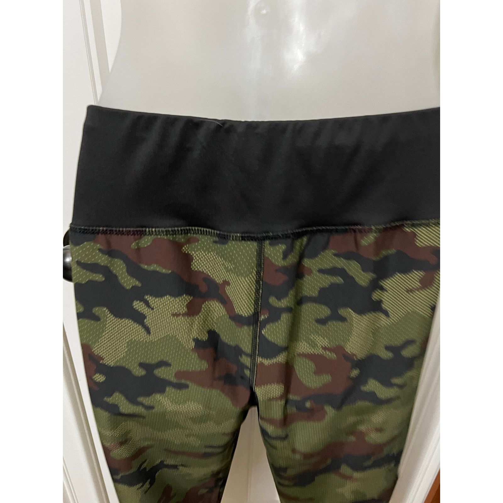 Athletic Works XXL 19" Printed Core Performance Capris Pants Camouflage Size 42" / US 20 - 11 Thumbnail