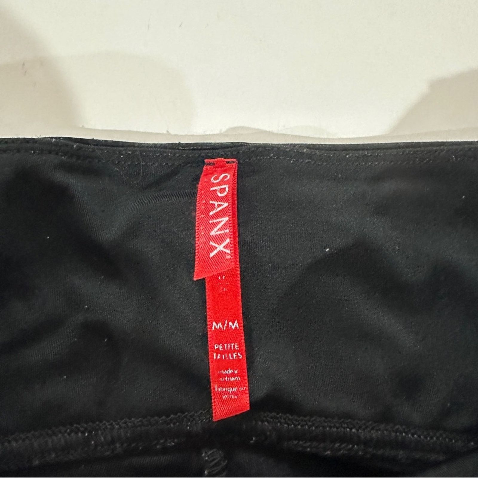 Spanx Spanx Black Faux Leather Smooth Mid Rise Leggings Size M Size 25" / US 0 / IT 36 - 7 Thumbnail