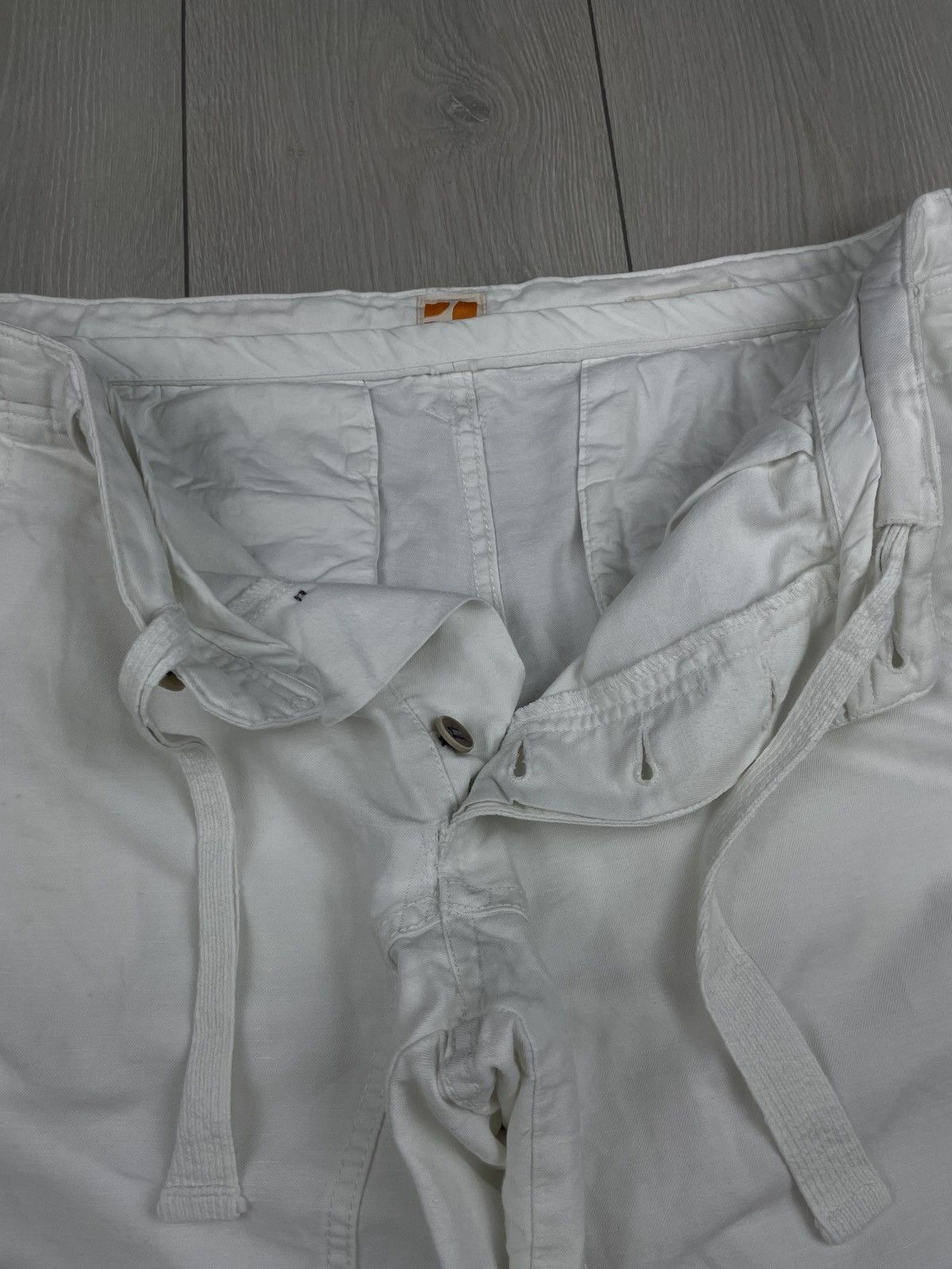 Hugo Boss Hugo Boss Cargo Men’s white Shorts Size XL Size US 36 / EU 52 - 3 Thumbnail