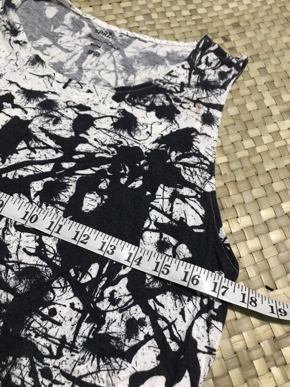 Designer × Japanese Brand × Uniqlo Uniqlo sprzny x moma special edition Size US L / EU 52-54 / 3 - 4 Thumbnail