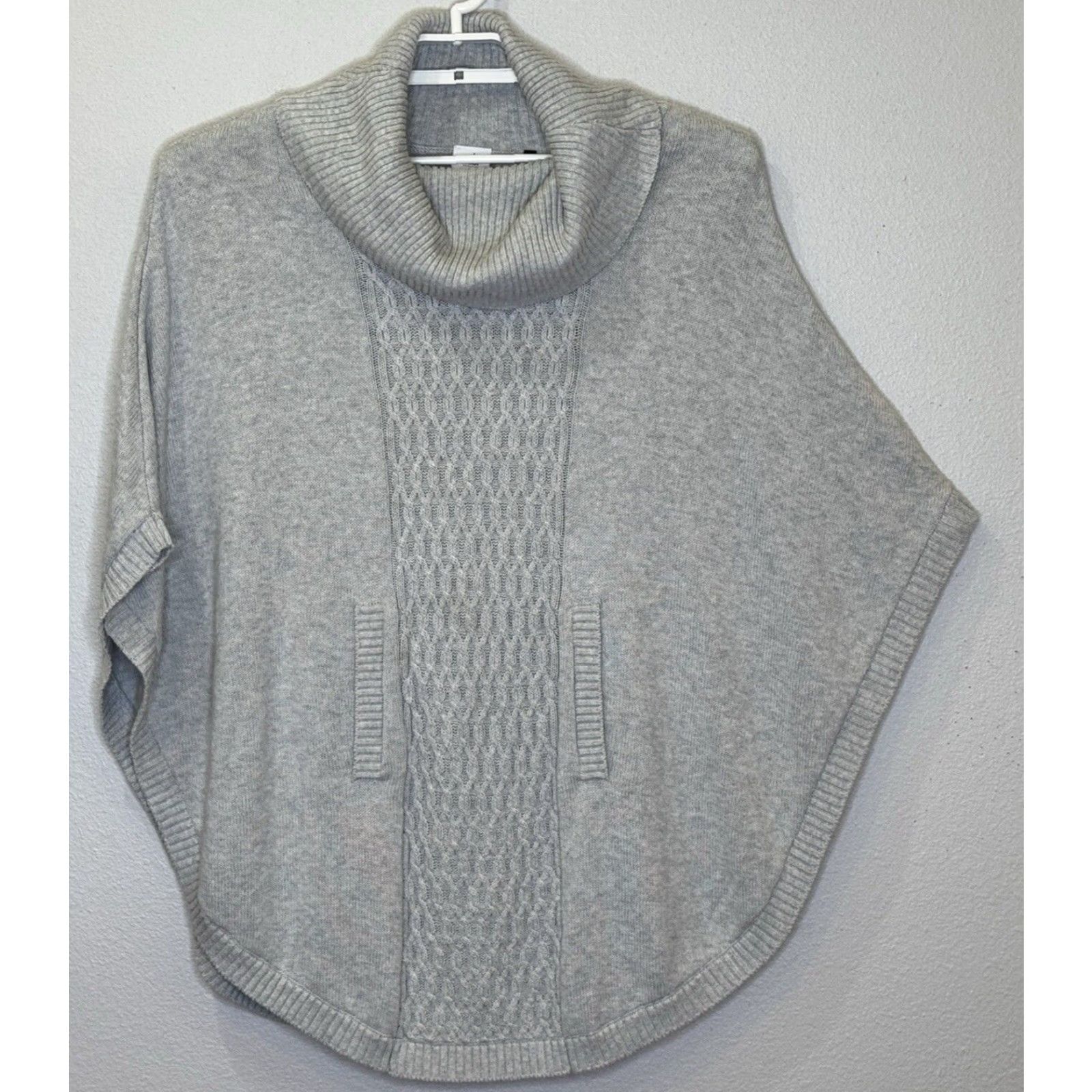 Vintage Cabi Glacier Cable Knit Poncho Cowl Pullover Sweater Oversized Gray Size Medium Womens Pullover Pockets Classic Knit Size M / US 6-8 / IT 42-44 - 2 Thumbnail