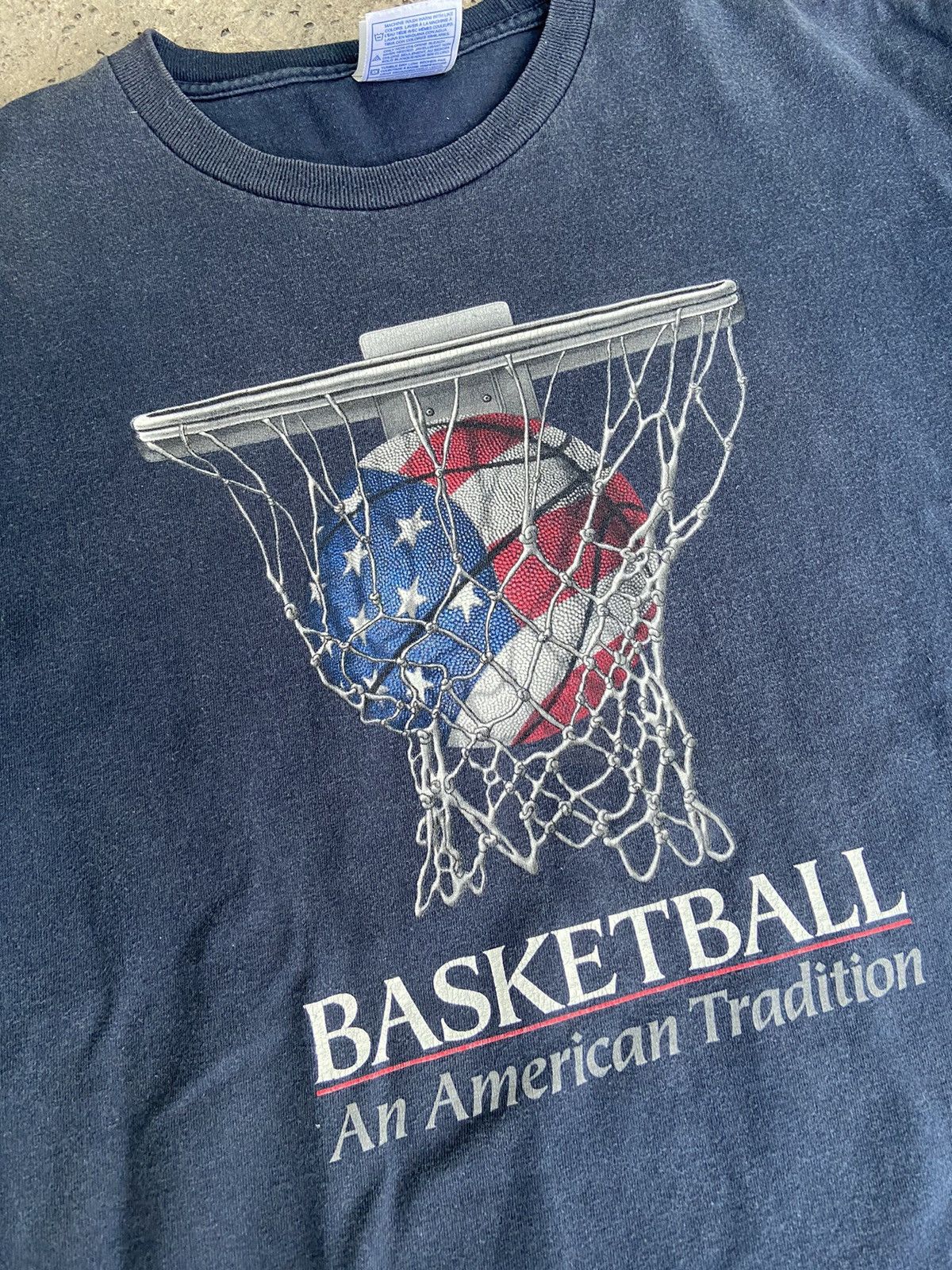 Vintage Vintage basketball an american tradition T shirt Size US L / EU 52-54 / 3 - 2 Thumbnail