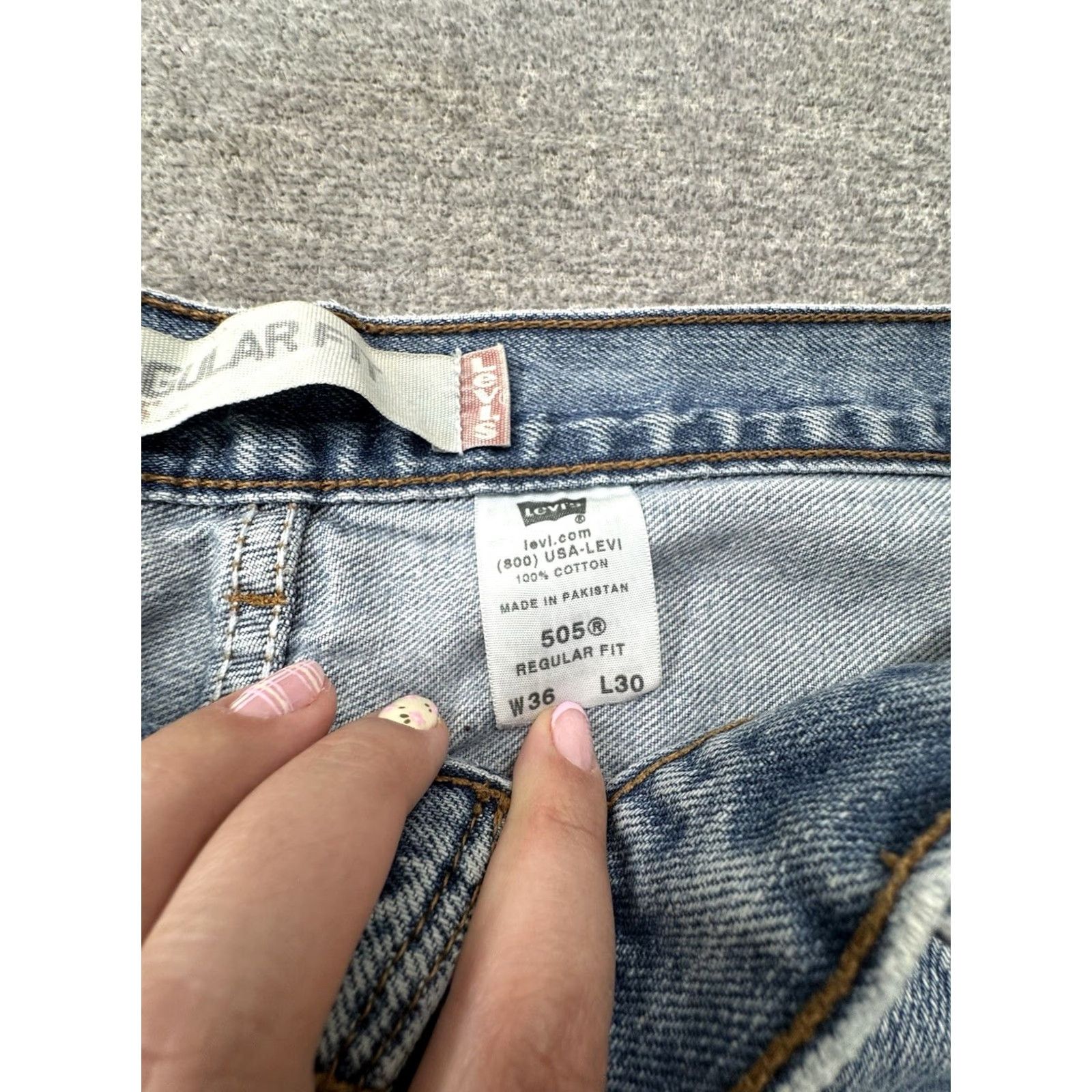 Levi's VINTAGE Levi's 505 Jeans Regular Fit 36x30 Denim Straight Light Blue Y2K Red Tab Men Jeans Size US 36 / EU 52 - 4 Thumbnail