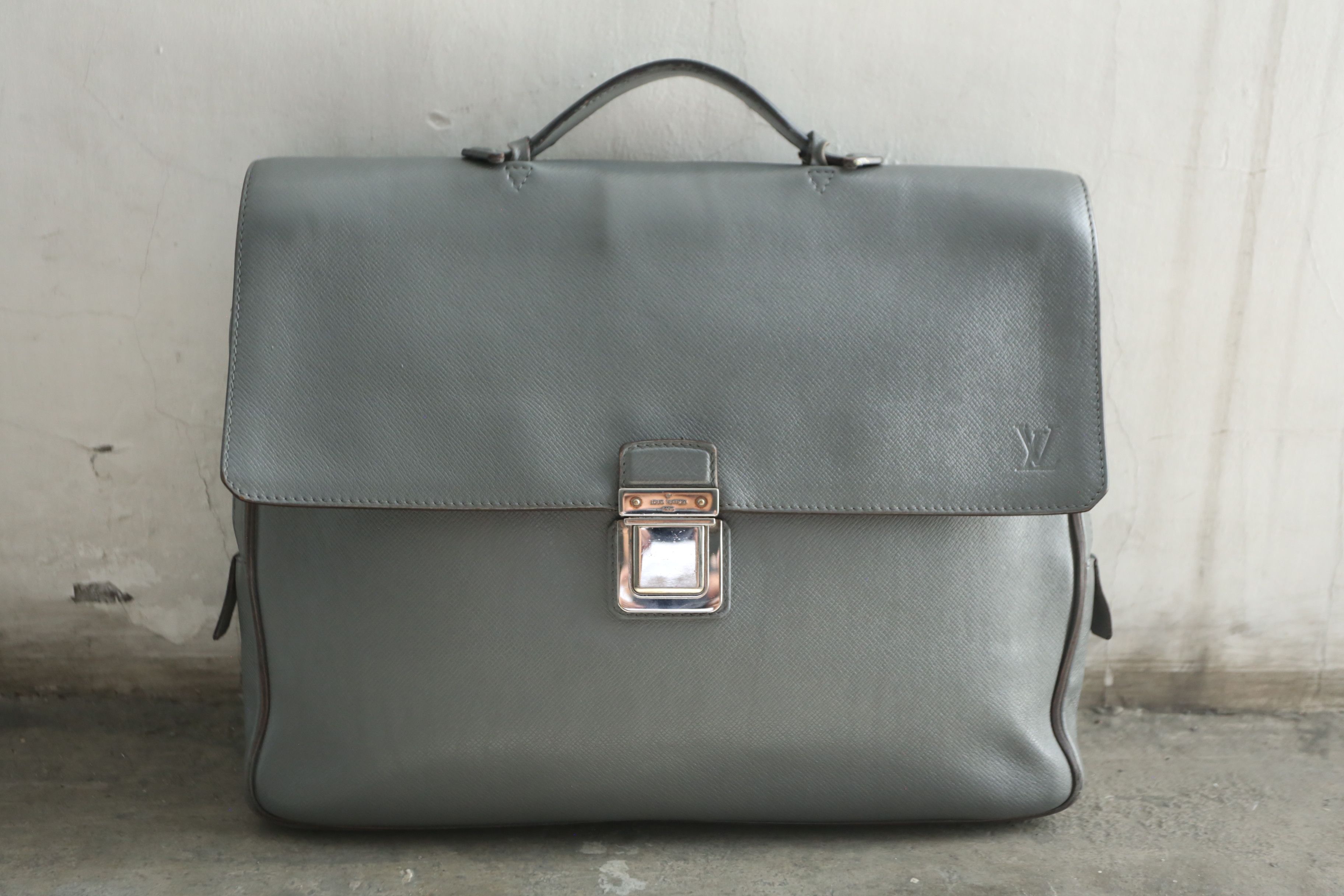 Louis Vuitton Louis Vuitton - Paul Helbers - S/S 10 - Taiga Vassili PM Size ONE SIZE - 6 Thumbnail