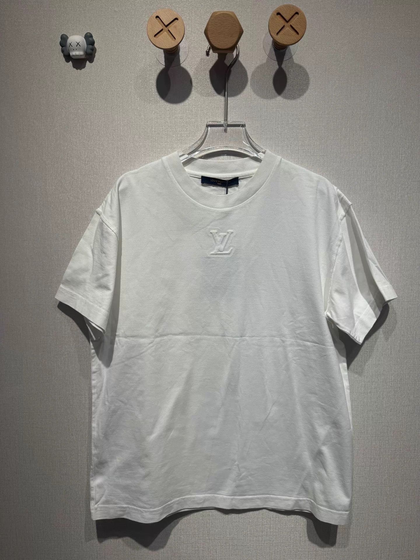 Louis Vuitton LV Embossed Logo Short Sleeve Tee XS Size US XS / EU 42 / 0 - 1 Thumbnail