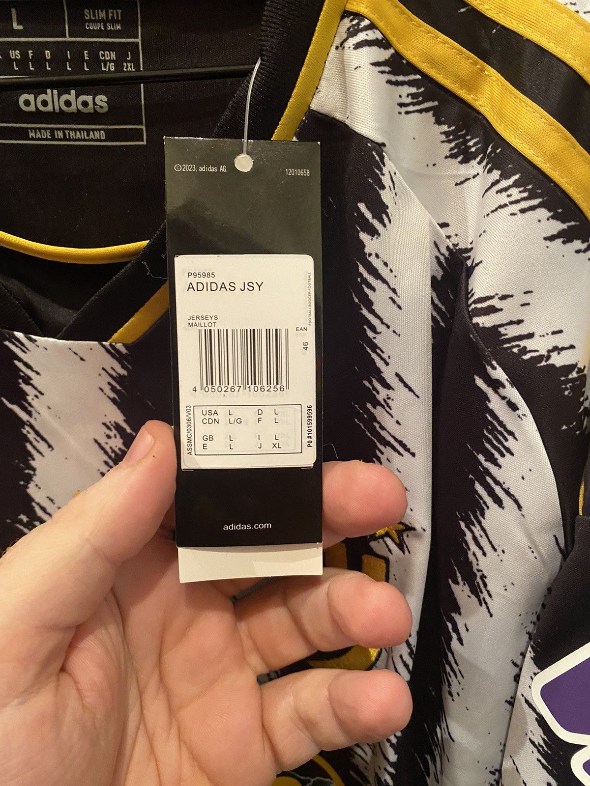 Adidas Jearsy Adidas JUVENTUS VLAHOVIC size L Size US L / EU 52-54 / 3 - 4 Thumbnail