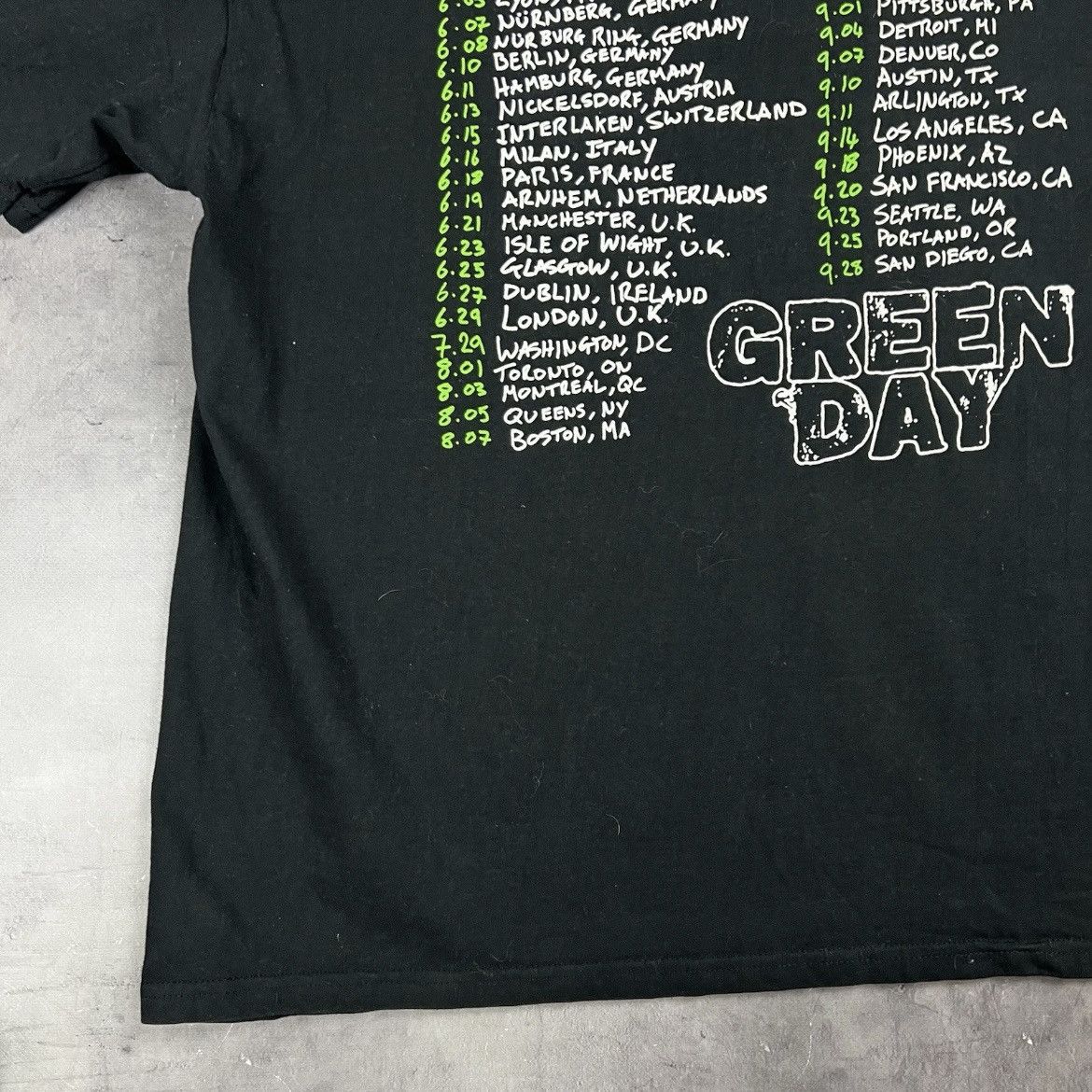 Band Tees Rare!Green Day The Saviors Tour Basket Case Tee Big Logo Y2K Size US XXL / EU 58 / 5 - 13 Thumbnail
