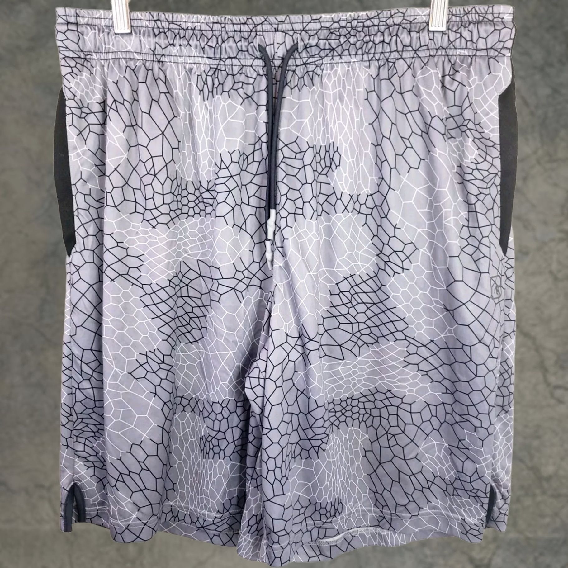 Vintage AND1 Mens Gray Drawstring Basketball Shorts XL Elephant Skin Camo Print & Black Size US 36 / EU 52 - 1 Thumbnail
