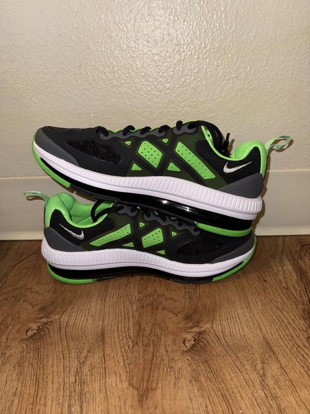 Nike Nike Air Max Genome Black Green (GS) Size US 6.5 / EU 39-40 - 9 Thumbnail